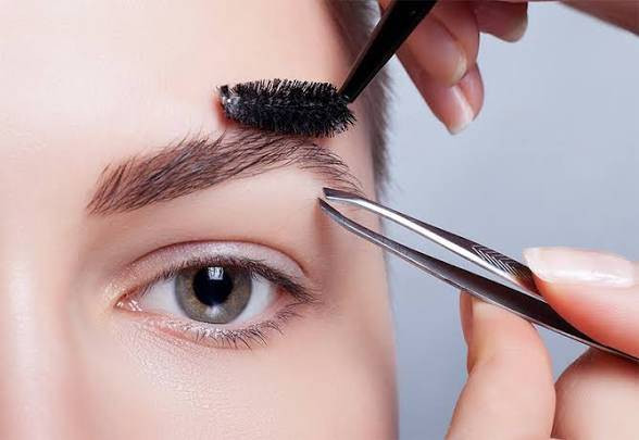 دوره آموزشی پیرایشگر ابرو، صورت و بدن